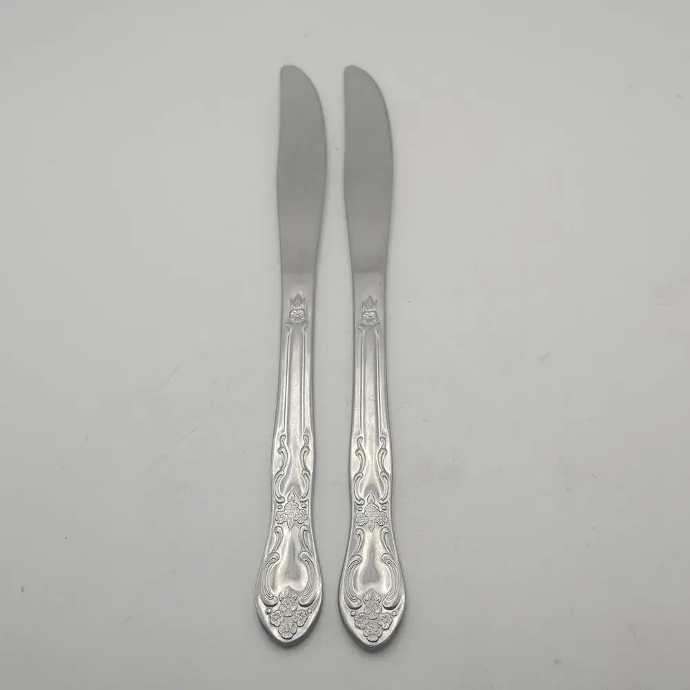 Oneida Thor OHS103 Dinner Knives‎ Pair Stainless Floral Scroll Flatware 8 3/8